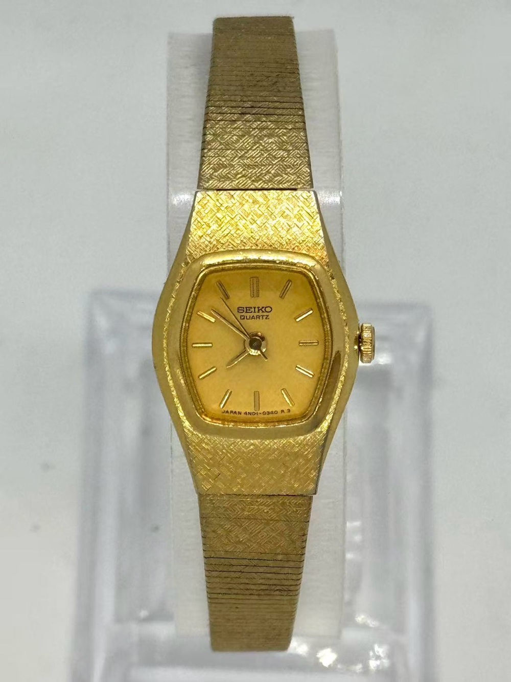 Vintage Seiko Women’s Quartz Gold Tone Watch Textured Bracelet New Battery Runs